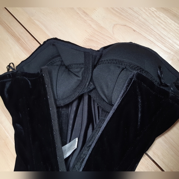 Velvet Bustier - Picture 7 of 15